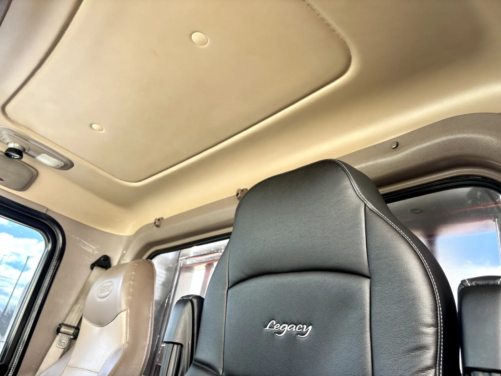 2012 Peterbilt - image 20