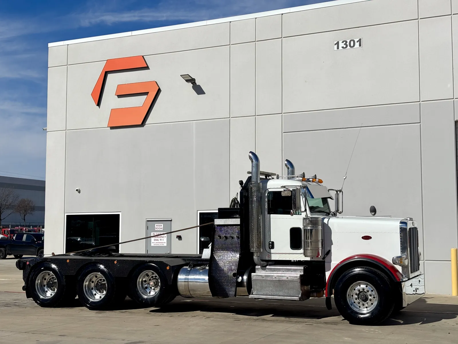 2012 Peterbilt - image 1
