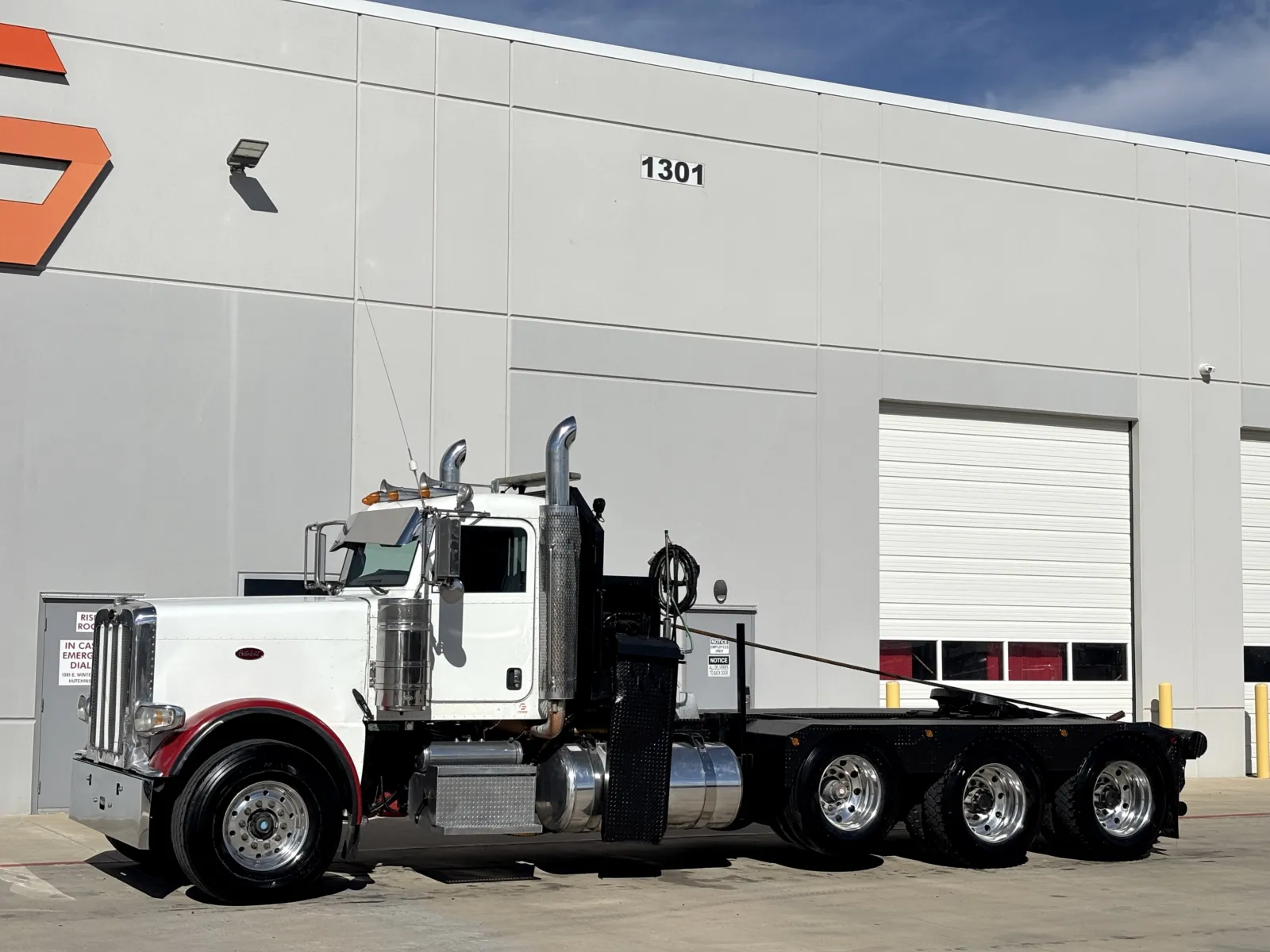 2012 Peterbilt - image 2