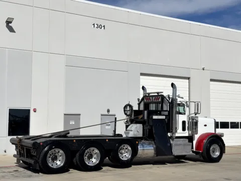 More photos of 2012 PETERBILT 388 at Forge Truck Centers - Texas, TX