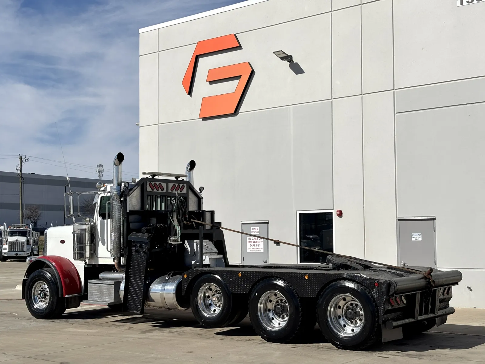 2012 Peterbilt - image 6