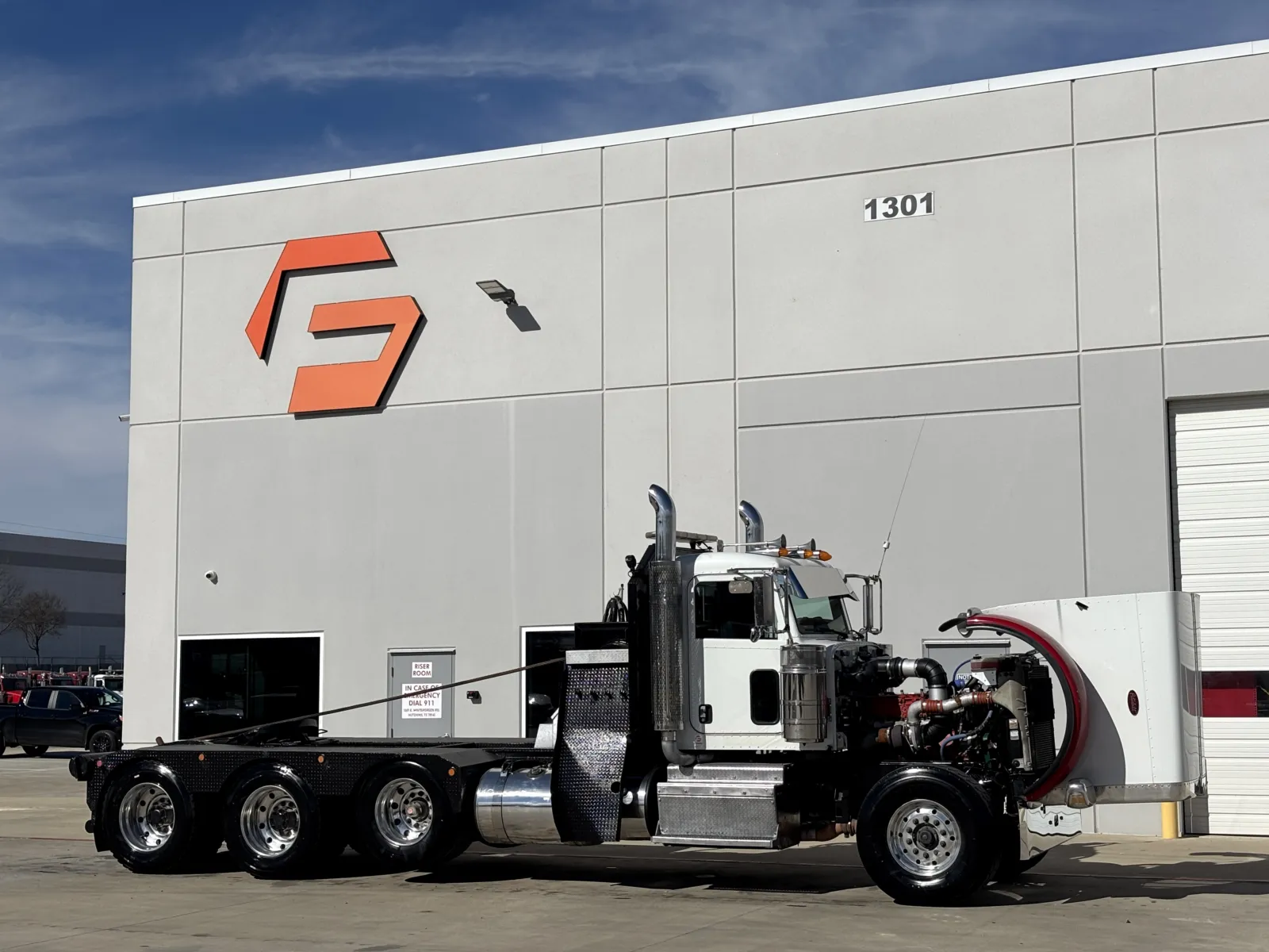 2012 Peterbilt - image 9