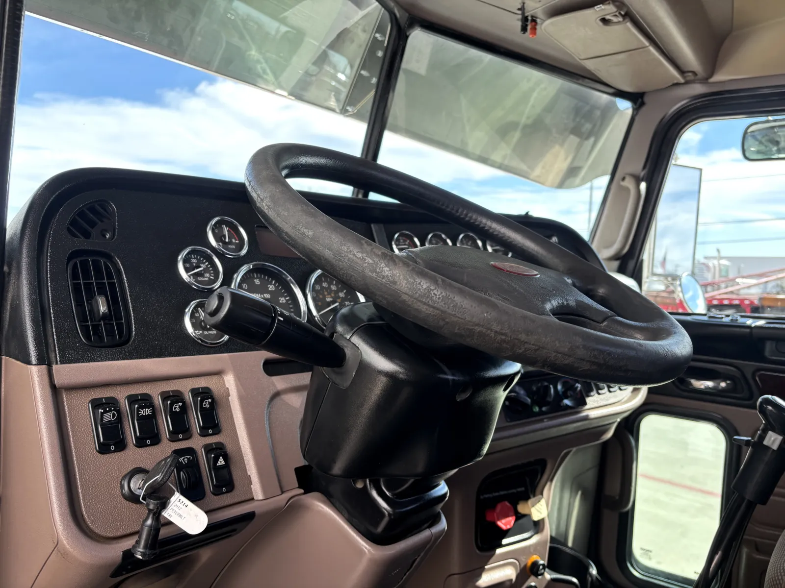 2012 Peterbilt - image 15