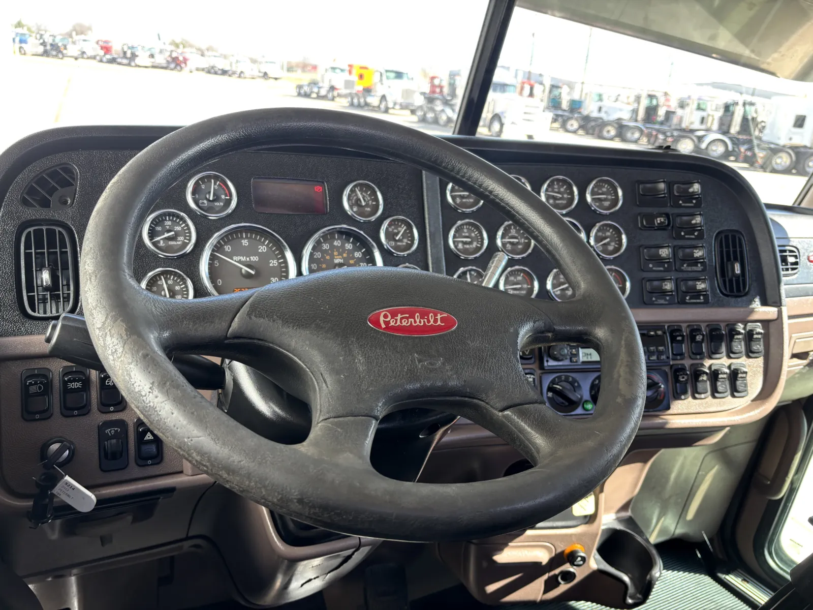 2012 Peterbilt - image 16