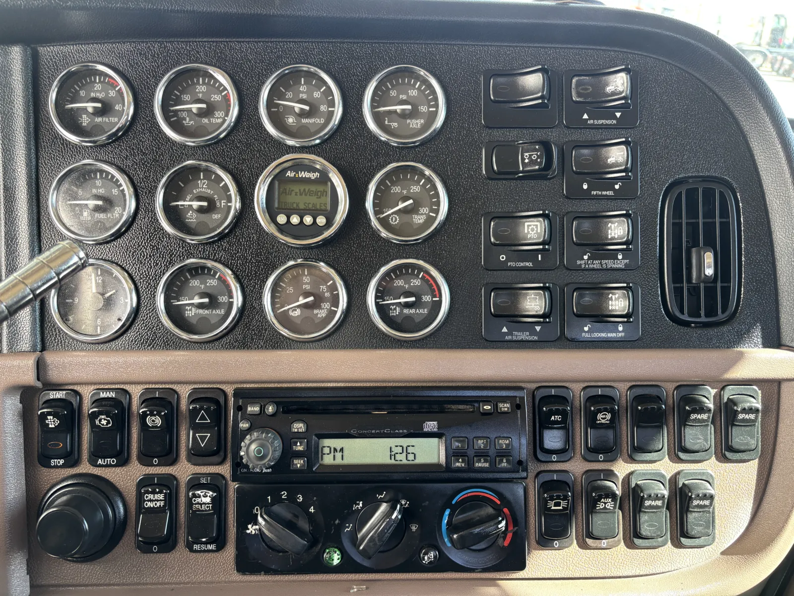 2012 Peterbilt - image 18