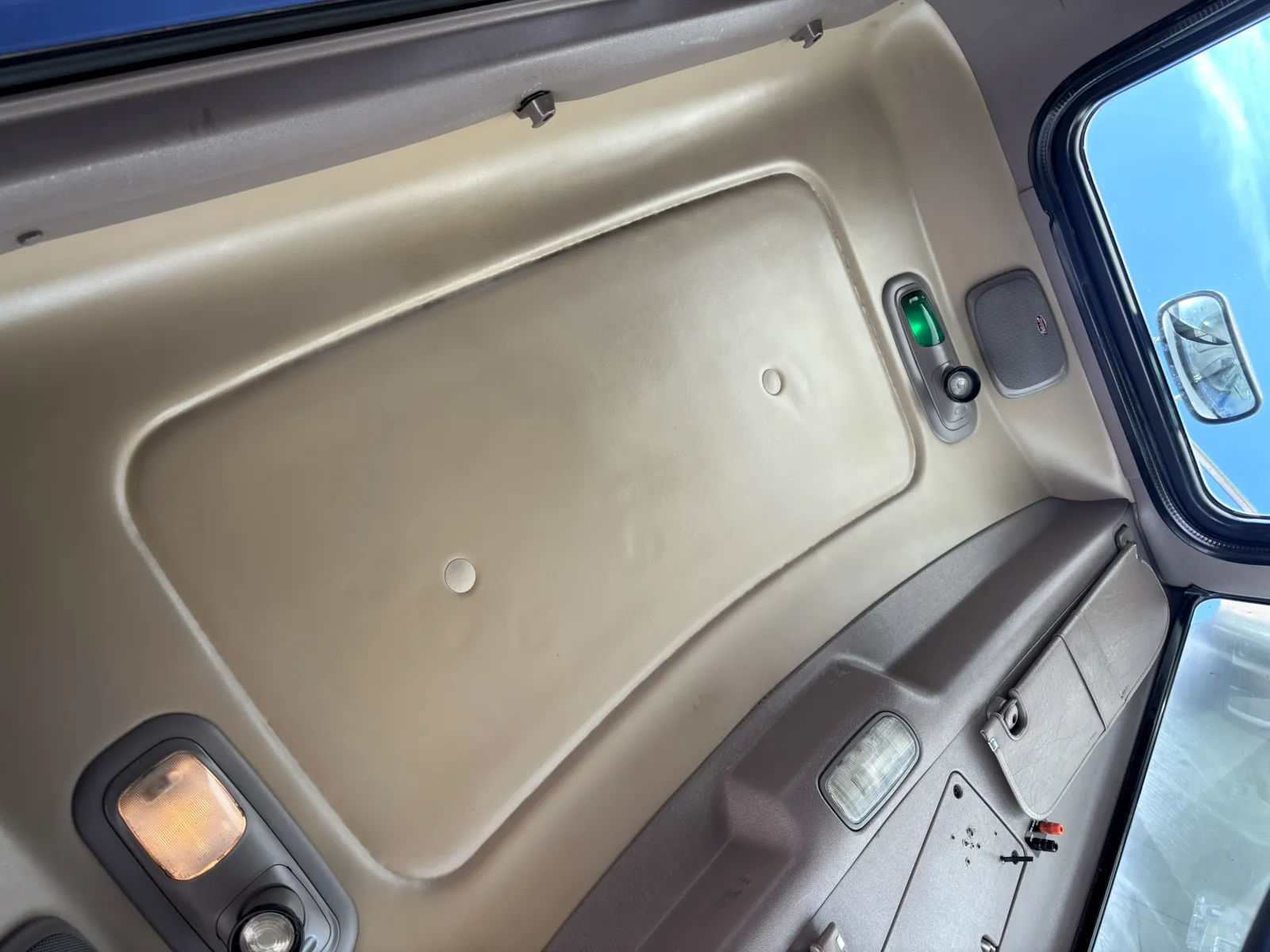 2012 Peterbilt - image 21