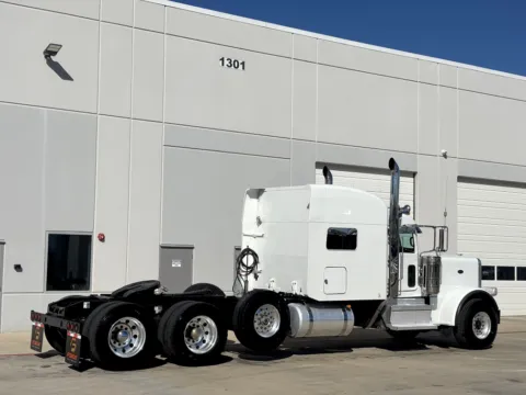 More photos of 2022 PETERBILT 389 at Forge Truck Centers - Texas, TX