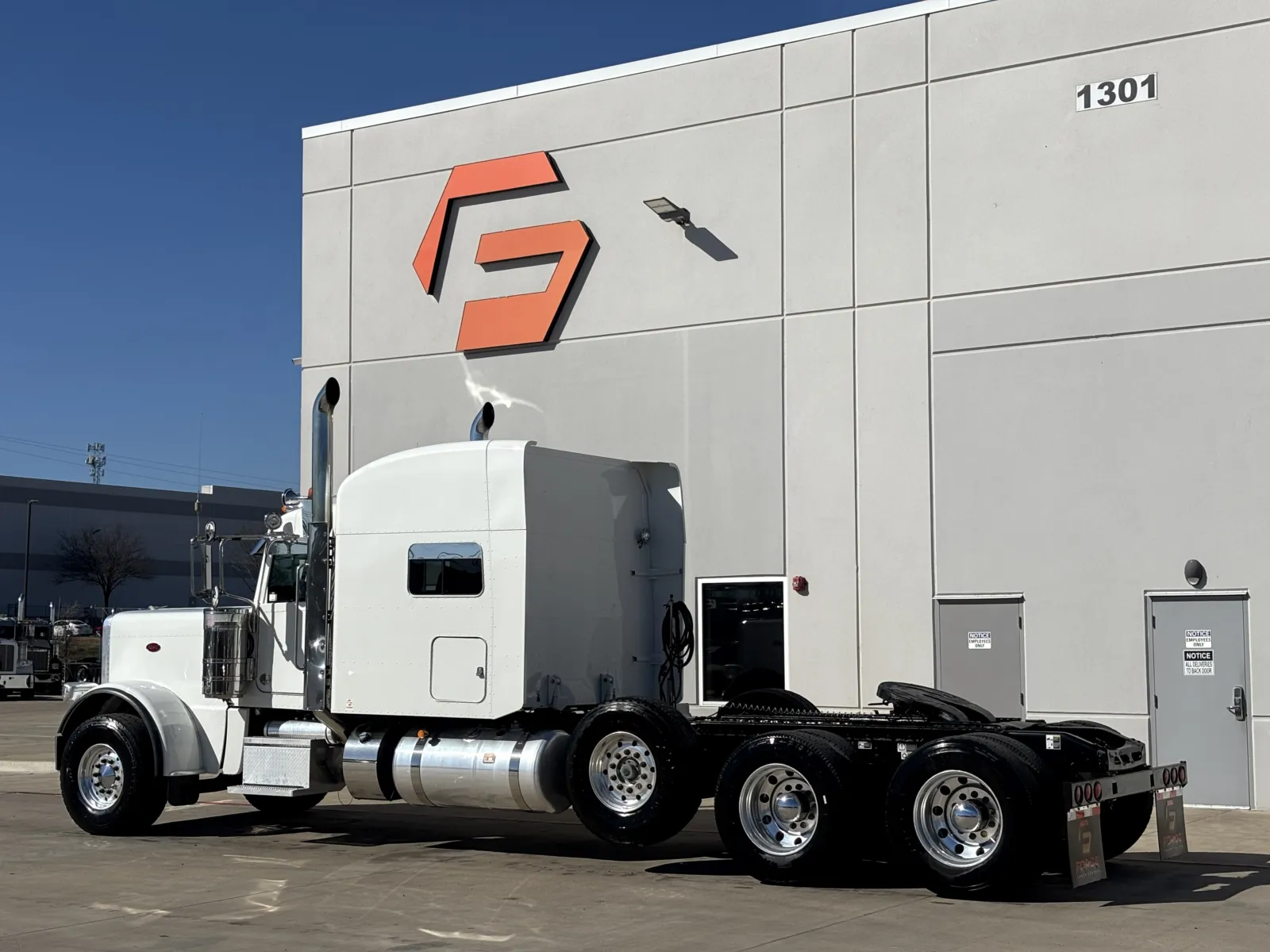2022 Peterbilt 389 - image 6