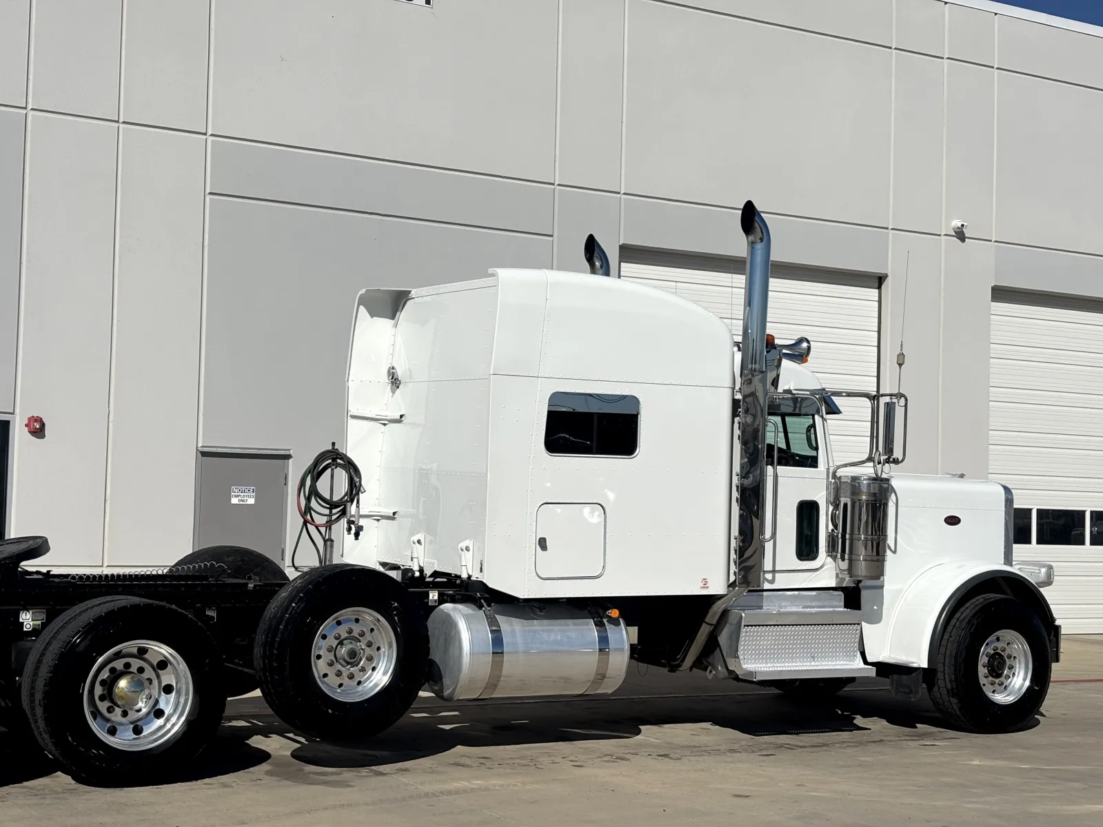 2022 Peterbilt 389 - image 7