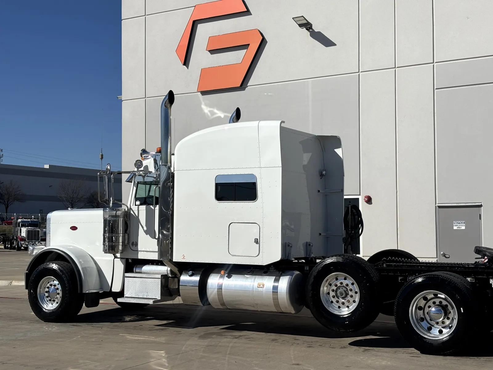 2022 Peterbilt 389 - image 8