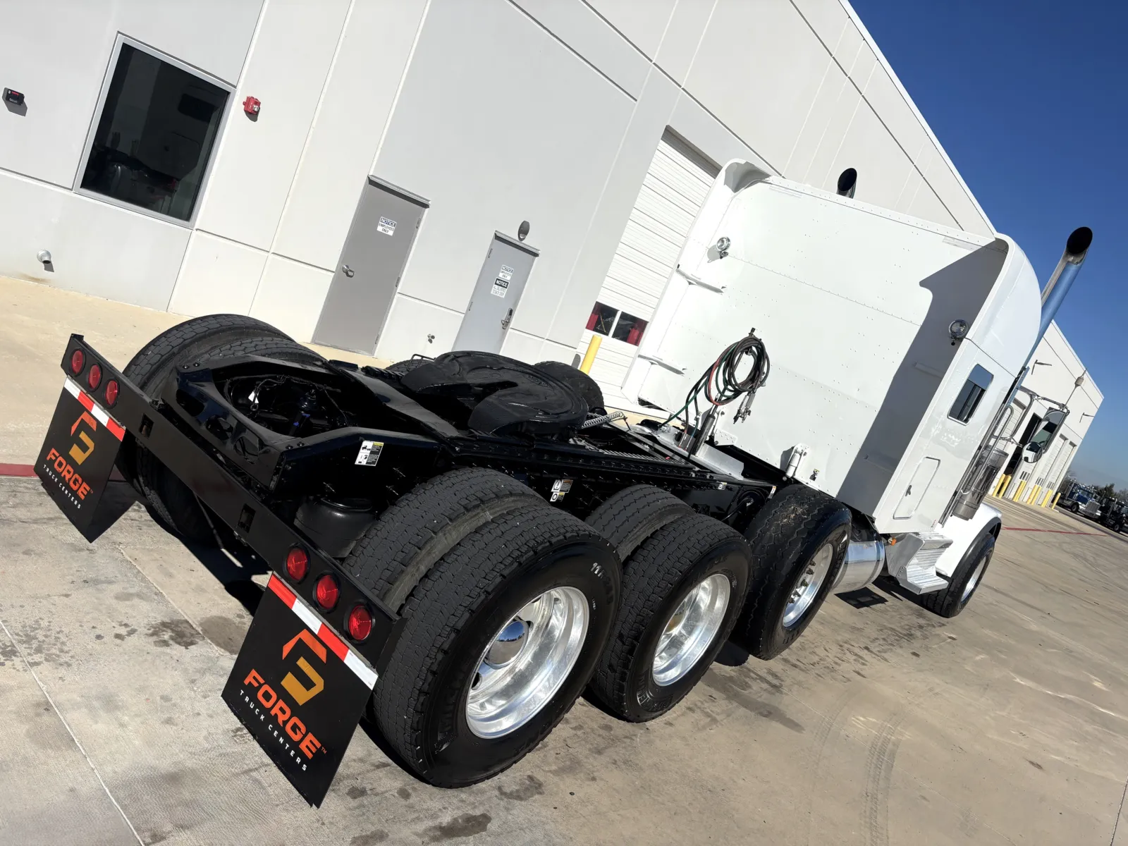 2022 Peterbilt 389 - image 11