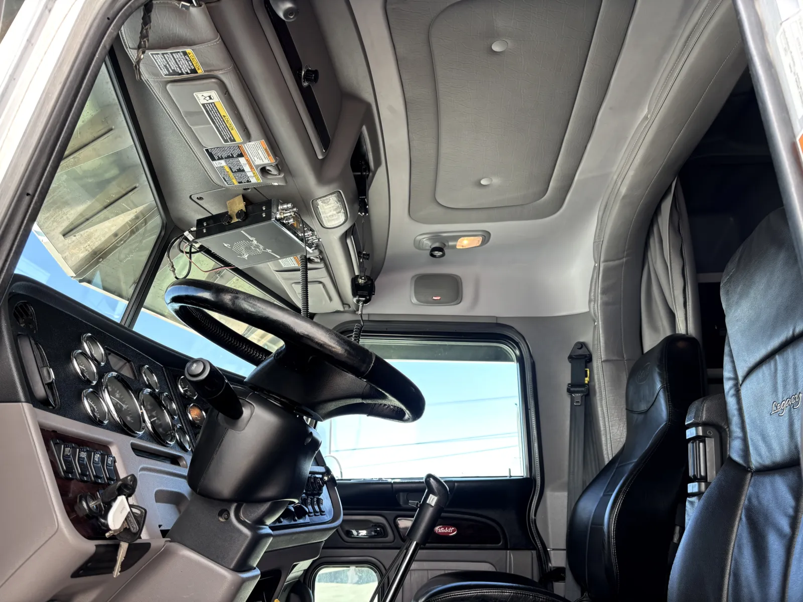 2022 Peterbilt 389 - image 14