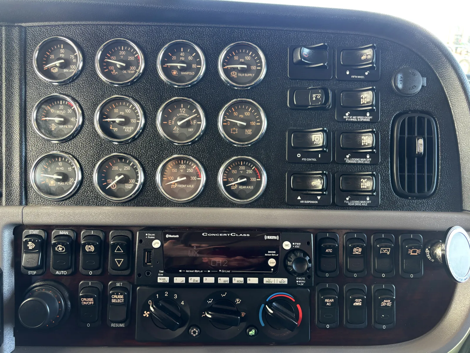 2022 Peterbilt 389 - image 18