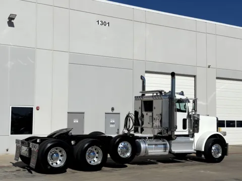 More photos of 2022 PETERBILT 389 at Forge Truck Centers - Texas, TX