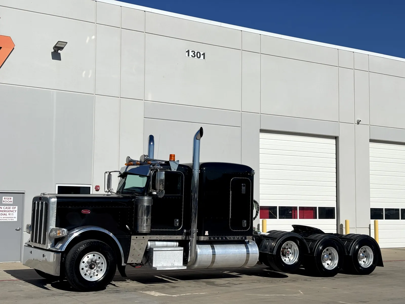 2016 Peterbilt 389 - image 2