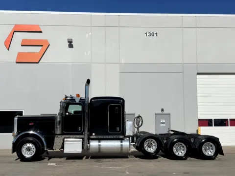 More photos of 2016 PETERBILT 389 at Forge Truck Centers - Texas, TX