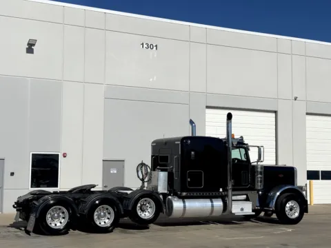 More photos of 2016 PETERBILT 389 at Forge Truck Centers - Texas, TX