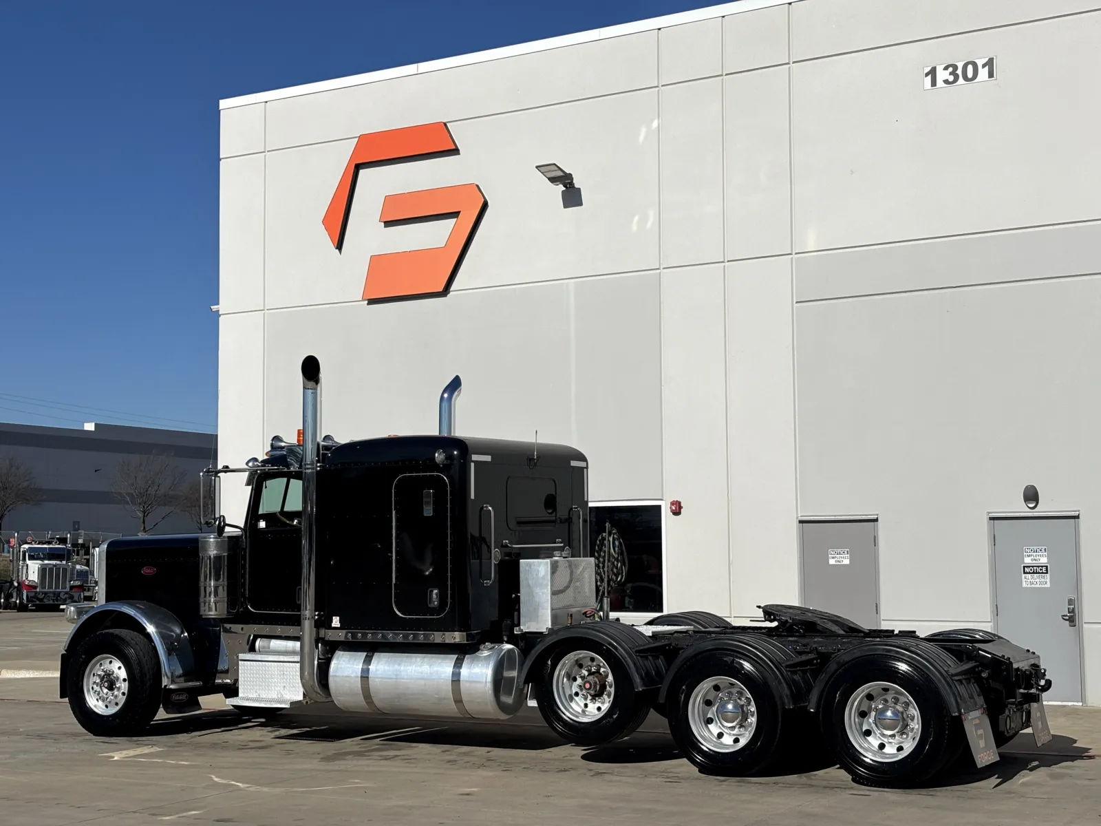 2016 Peterbilt 389 - image 6