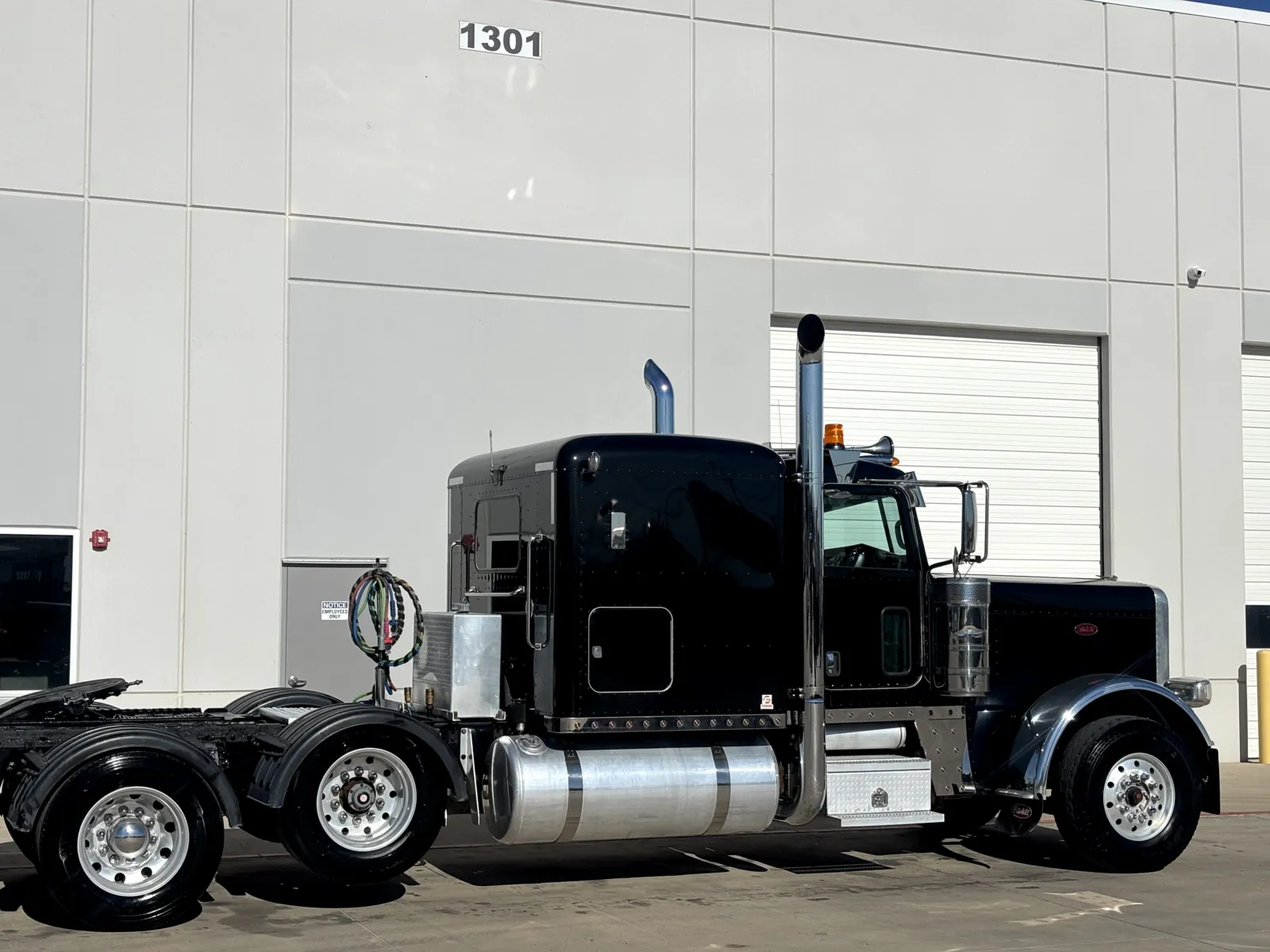 2016 Peterbilt 389 - image 7