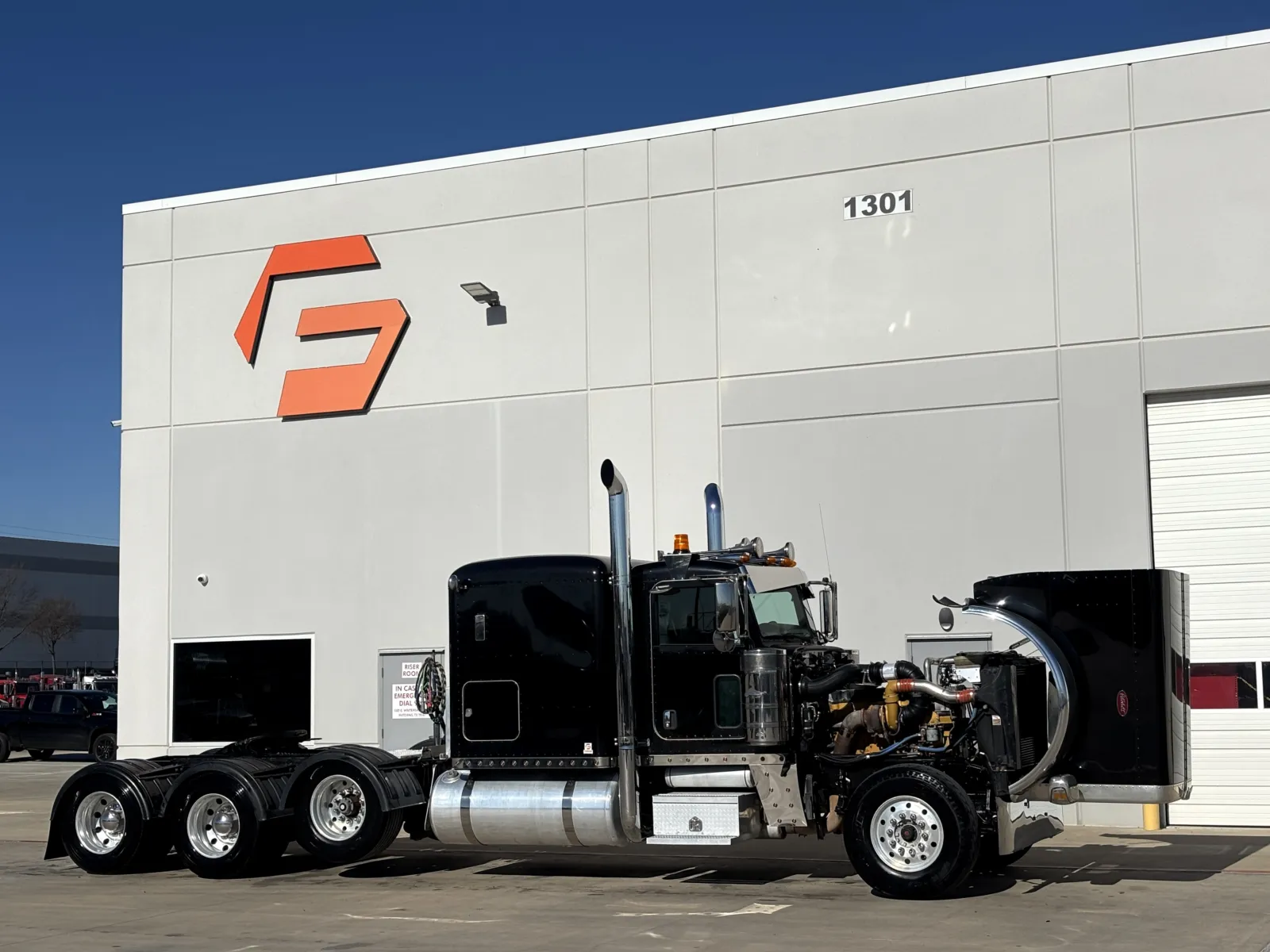 2016 Peterbilt 389 - image 9