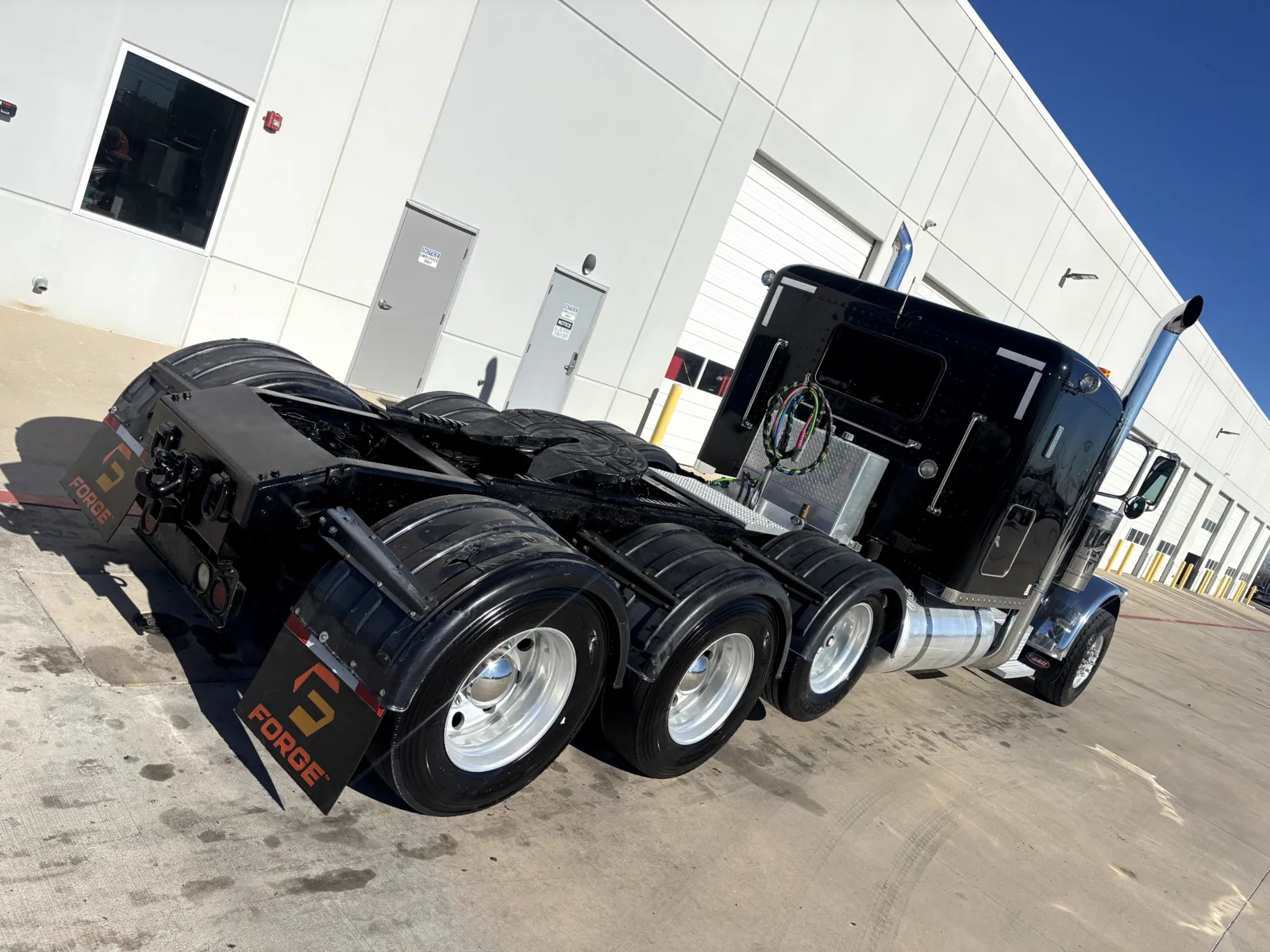 2016 Peterbilt 389 - image 11