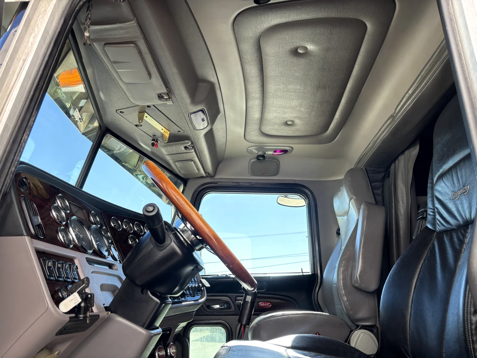2016 Peterbilt 389 - image 14