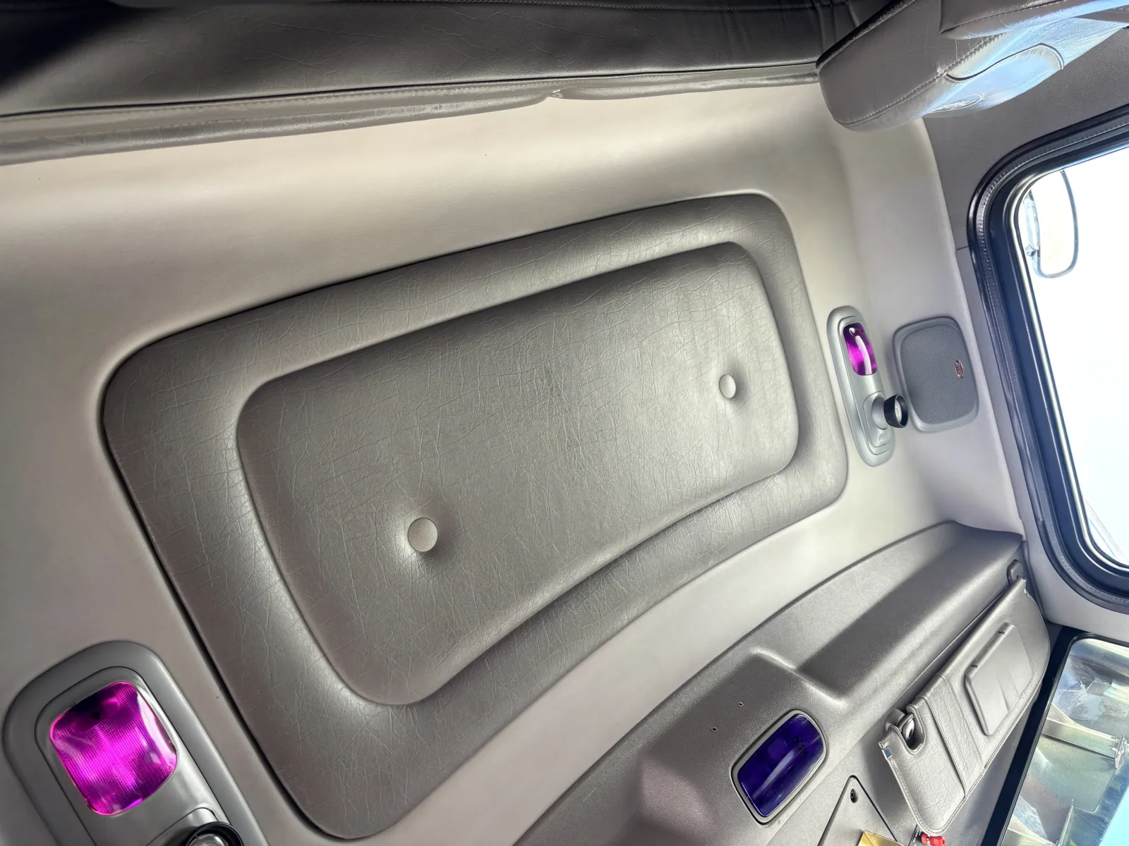 2016 Peterbilt 389 - image 21