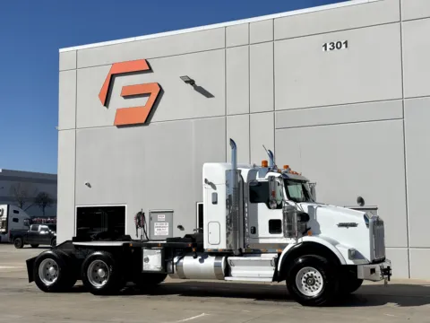 2009 KENWORTH T800 for sale in Hutchins, TX