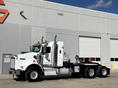 Photos of 2009 KENWORTH T800 for sale in Hutchins, TX at Forge Truck Centers - Texas