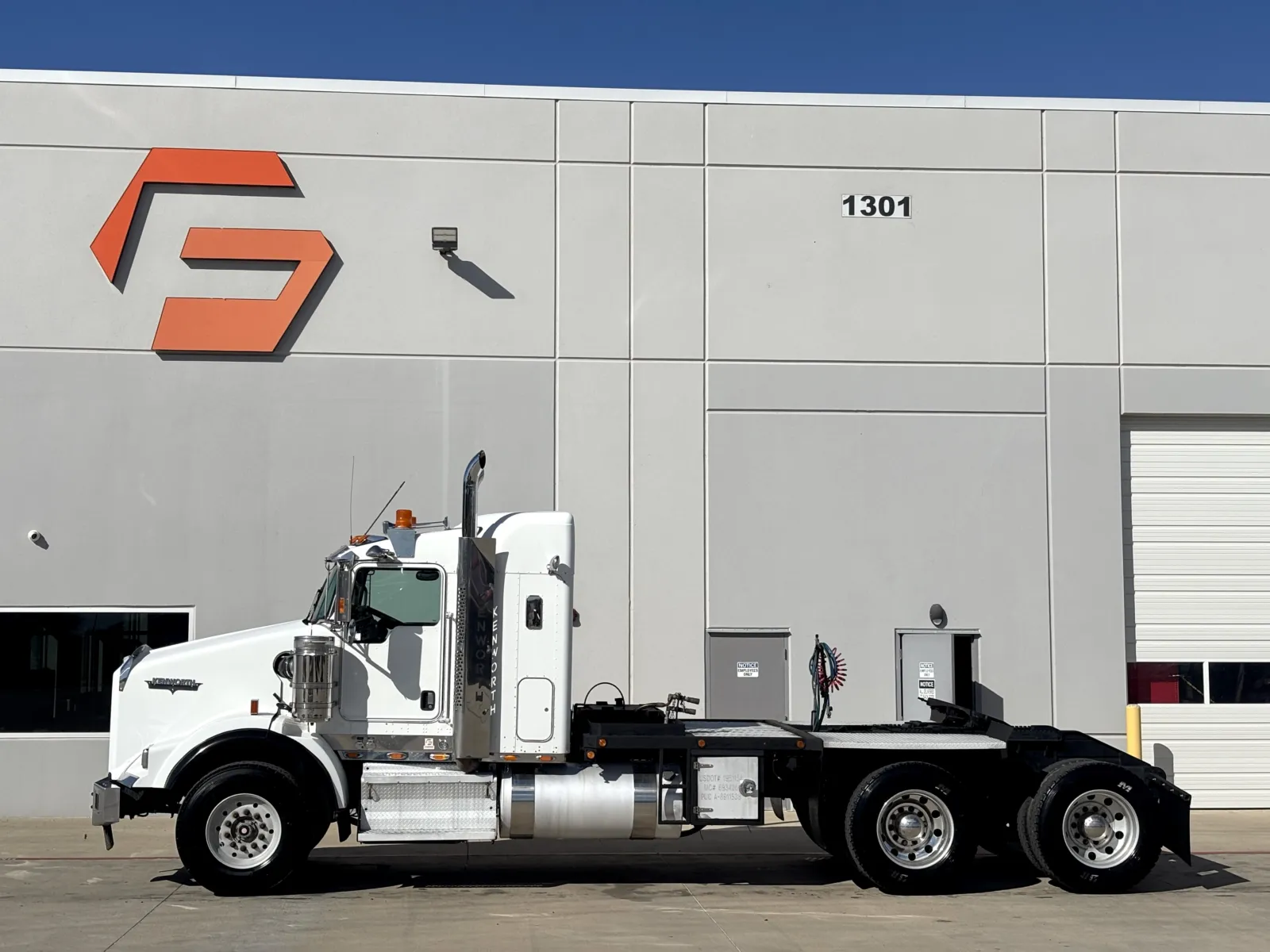 2009 Kenworth T800 - image 4