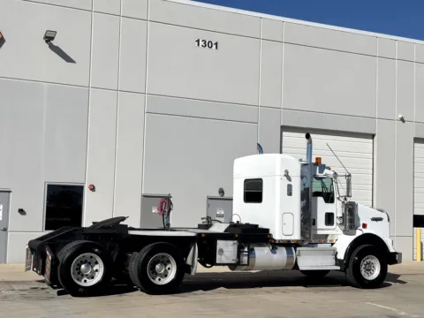 More photos of 2009 KENWORTH T800 at Forge Truck Centers - Texas, TX