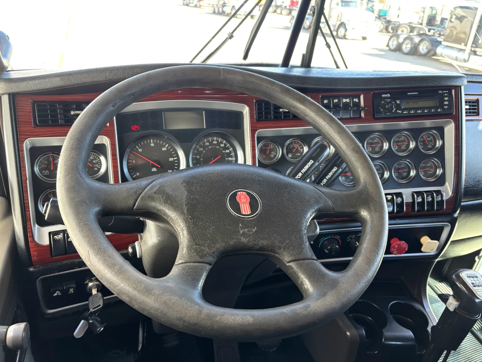 2009 Kenworth T800 - image 15