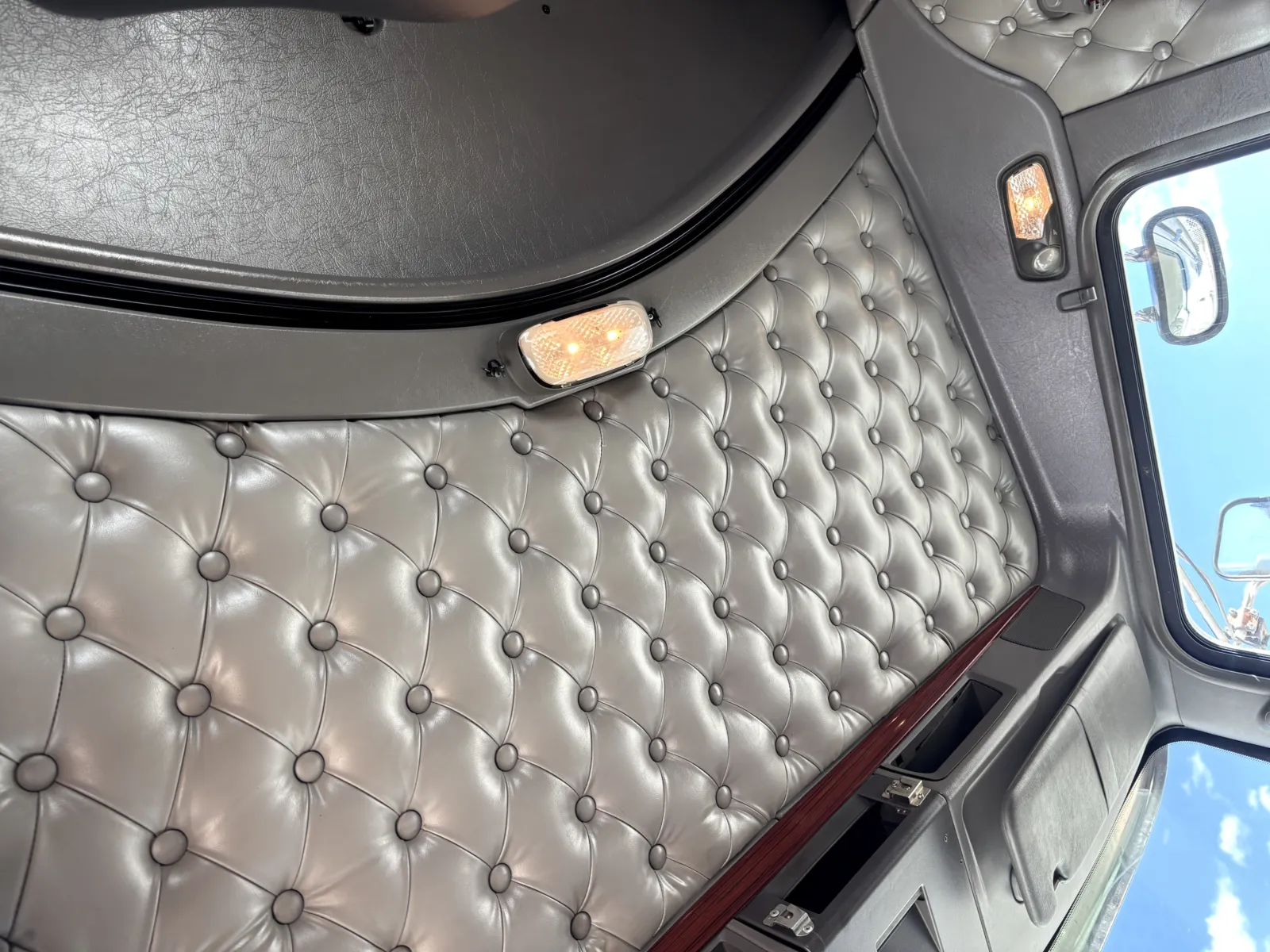 2009 Kenworth T800 - image 20