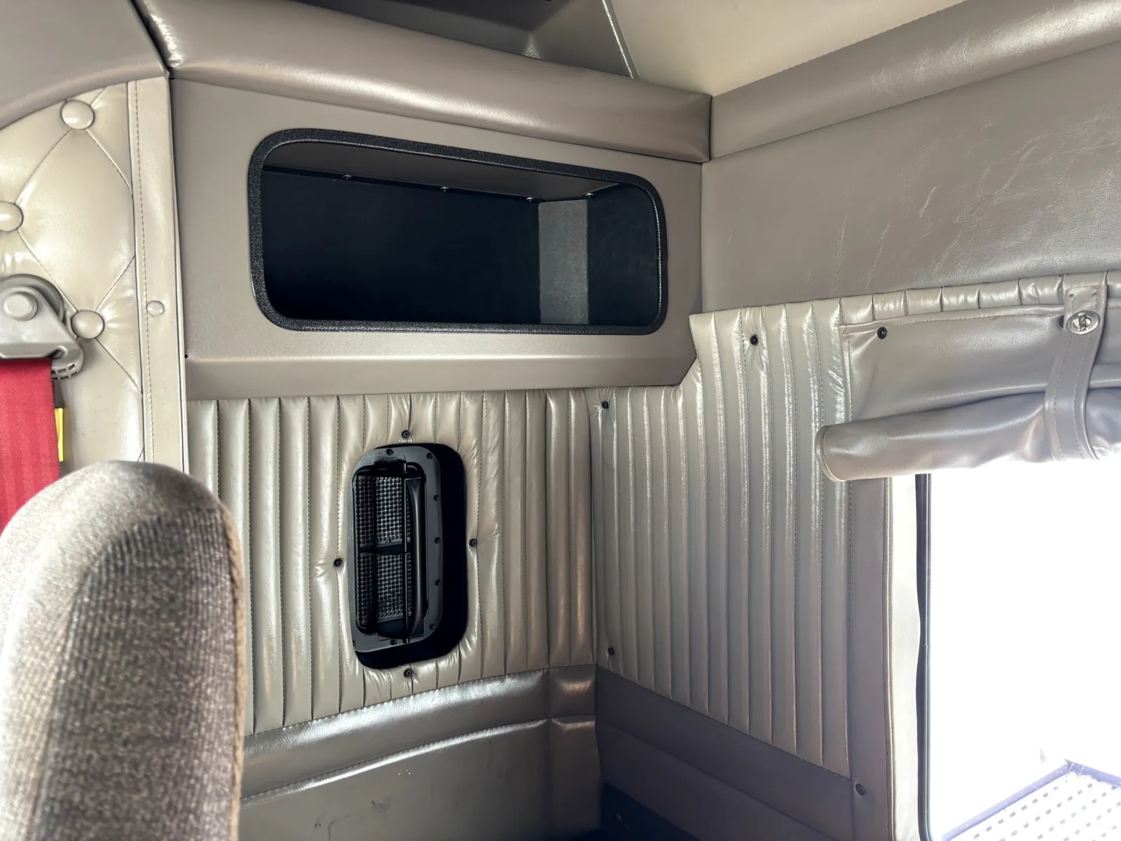 2009 Kenworth T800 - image 21