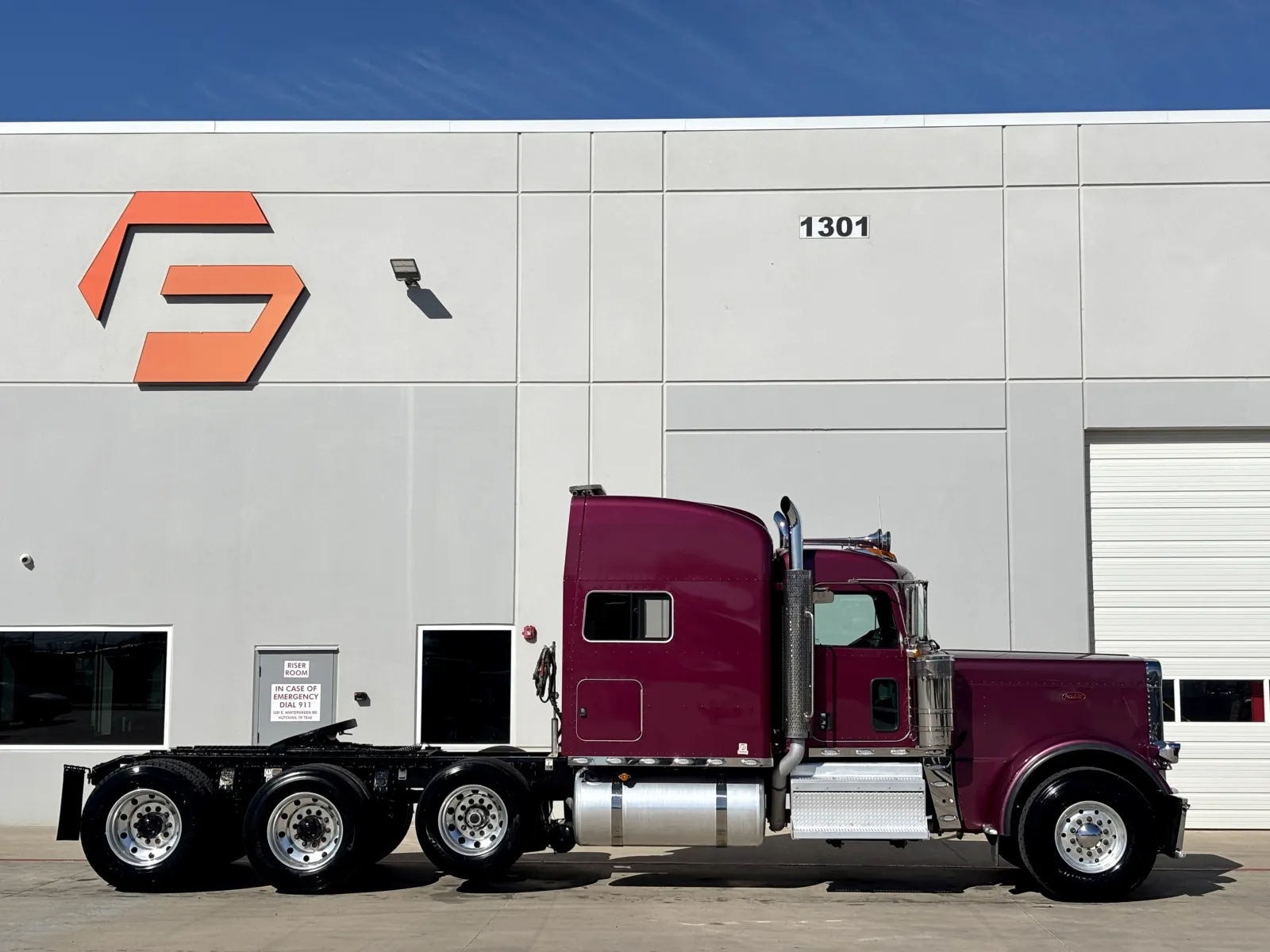 2024 Peterbilt 389 - image 3