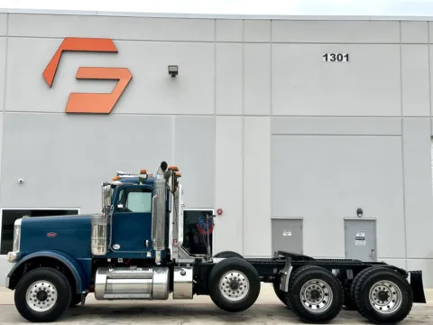 More photos of 2022 PETERBILT 389 at Forge Truck Centers - Texas, TX