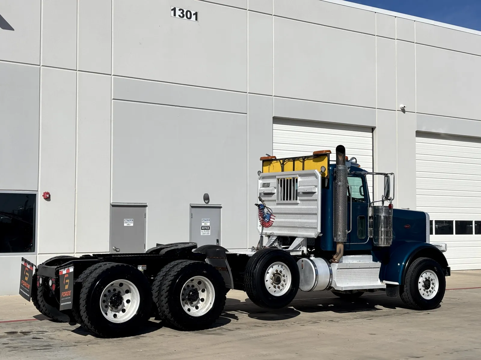 2022 Peterbilt 389 - image 5