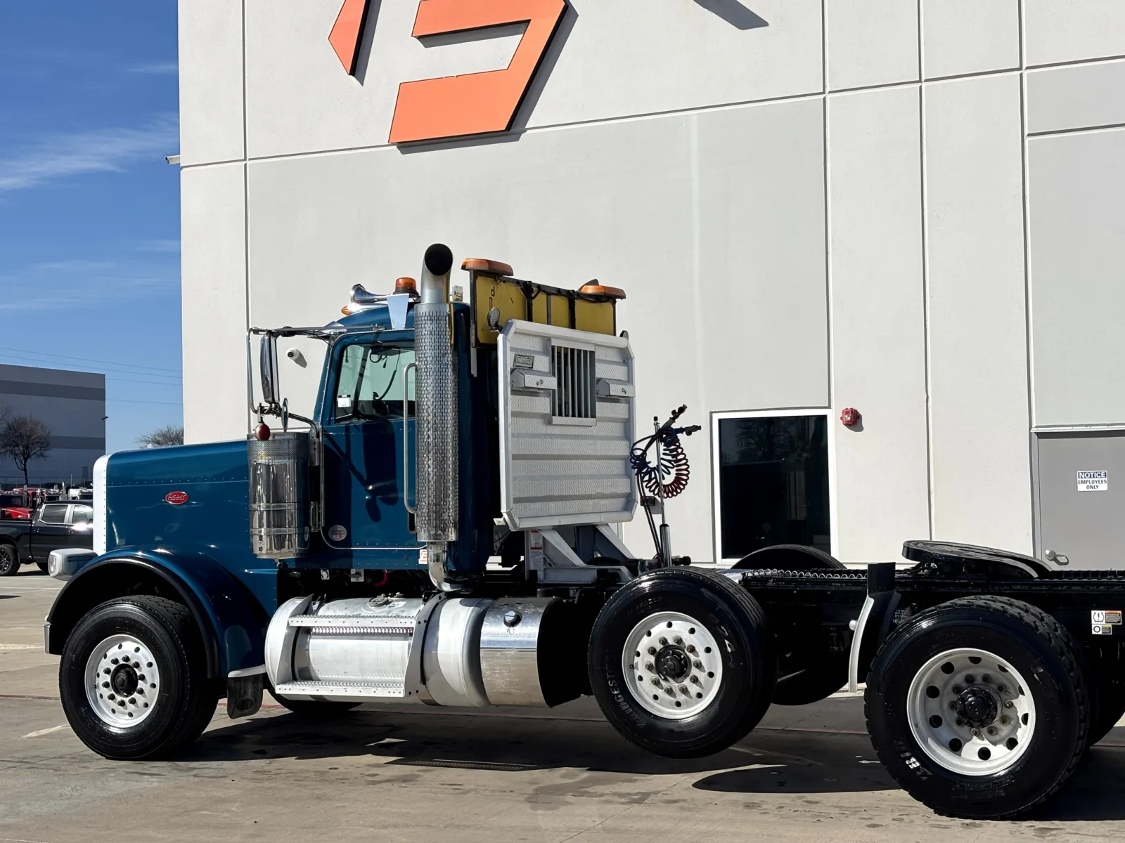 2022 Peterbilt 389 - image 8