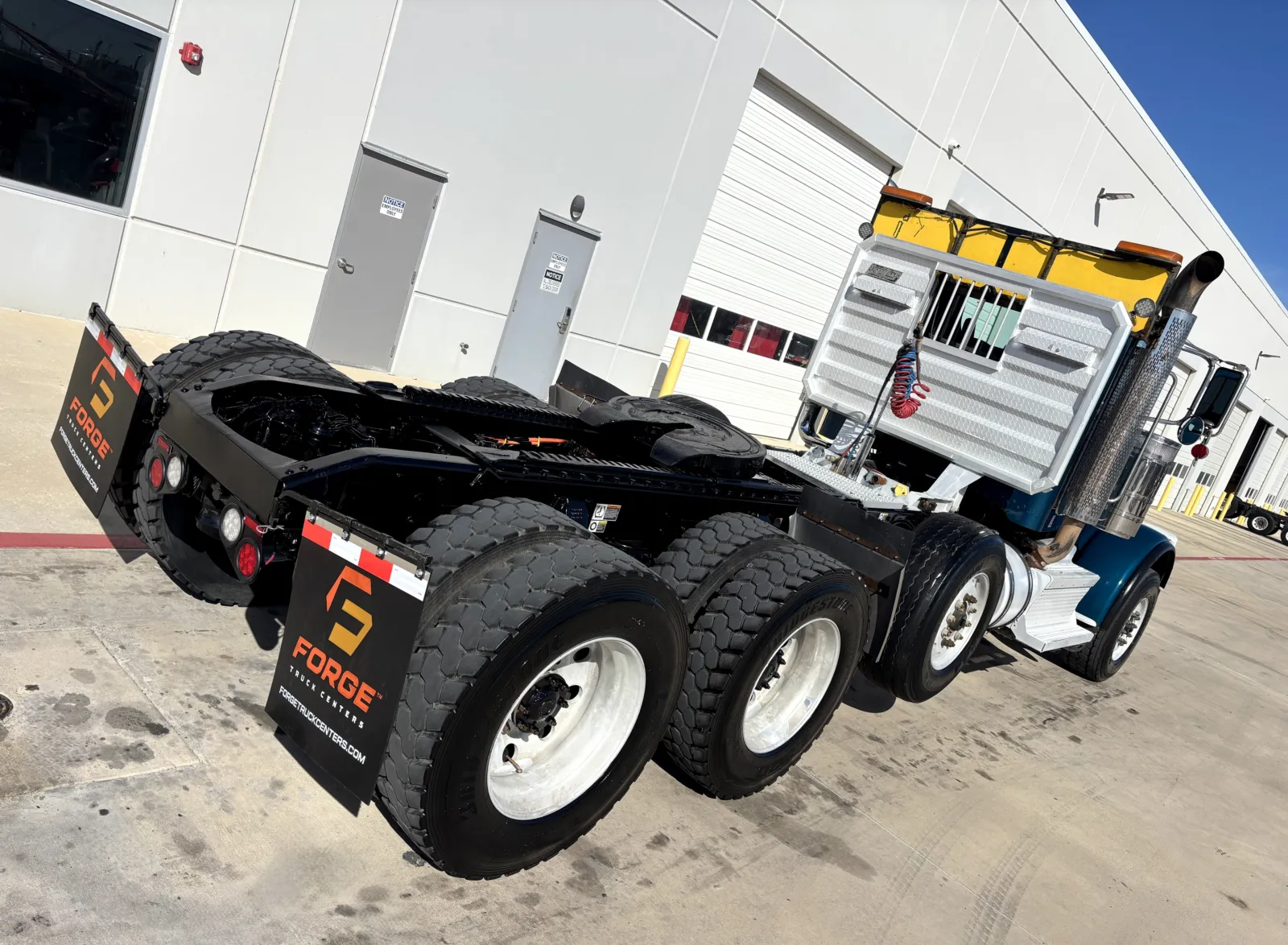 2022 Peterbilt 389 - image 11