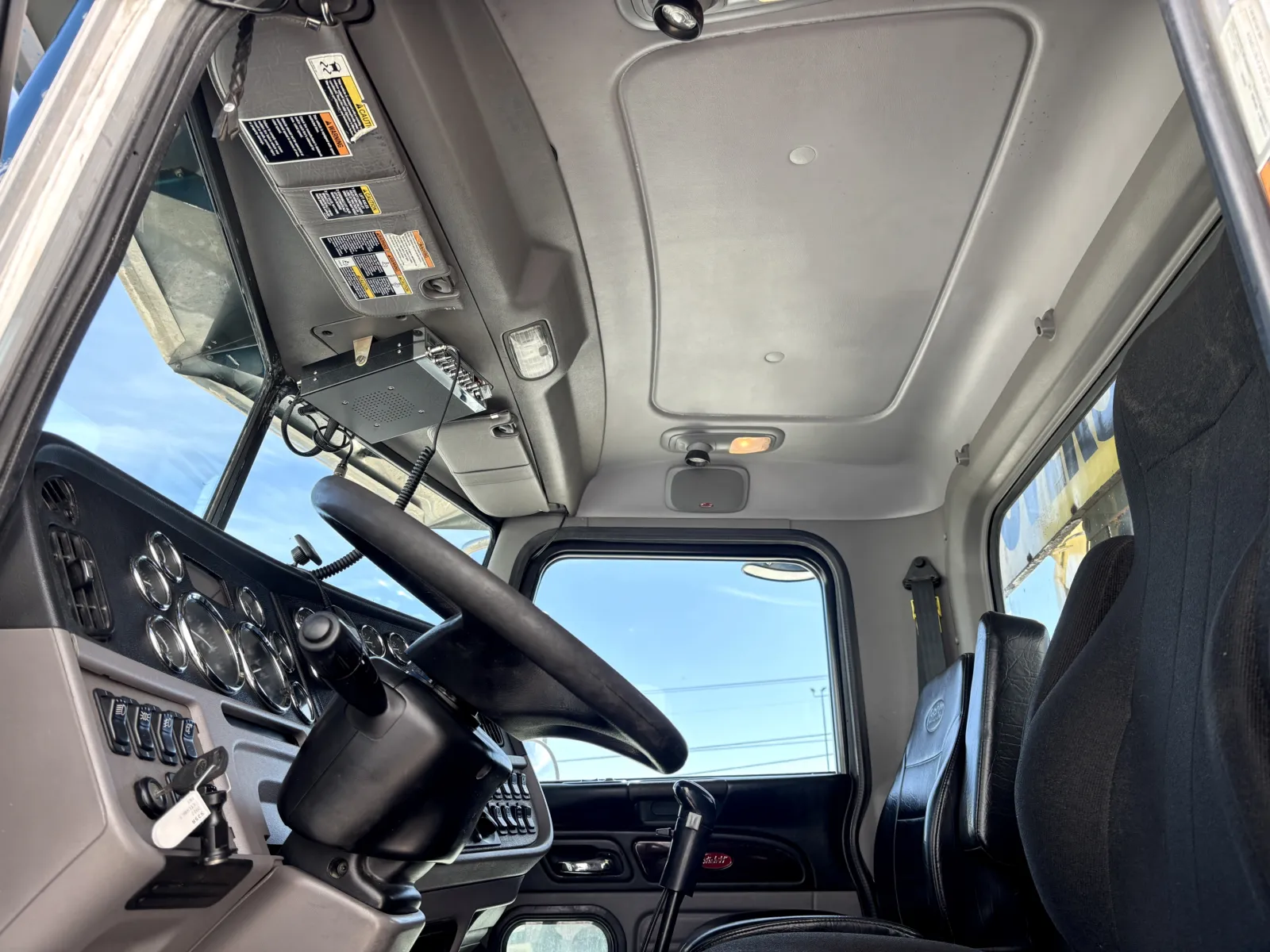 2022 Peterbilt 389 - image 14