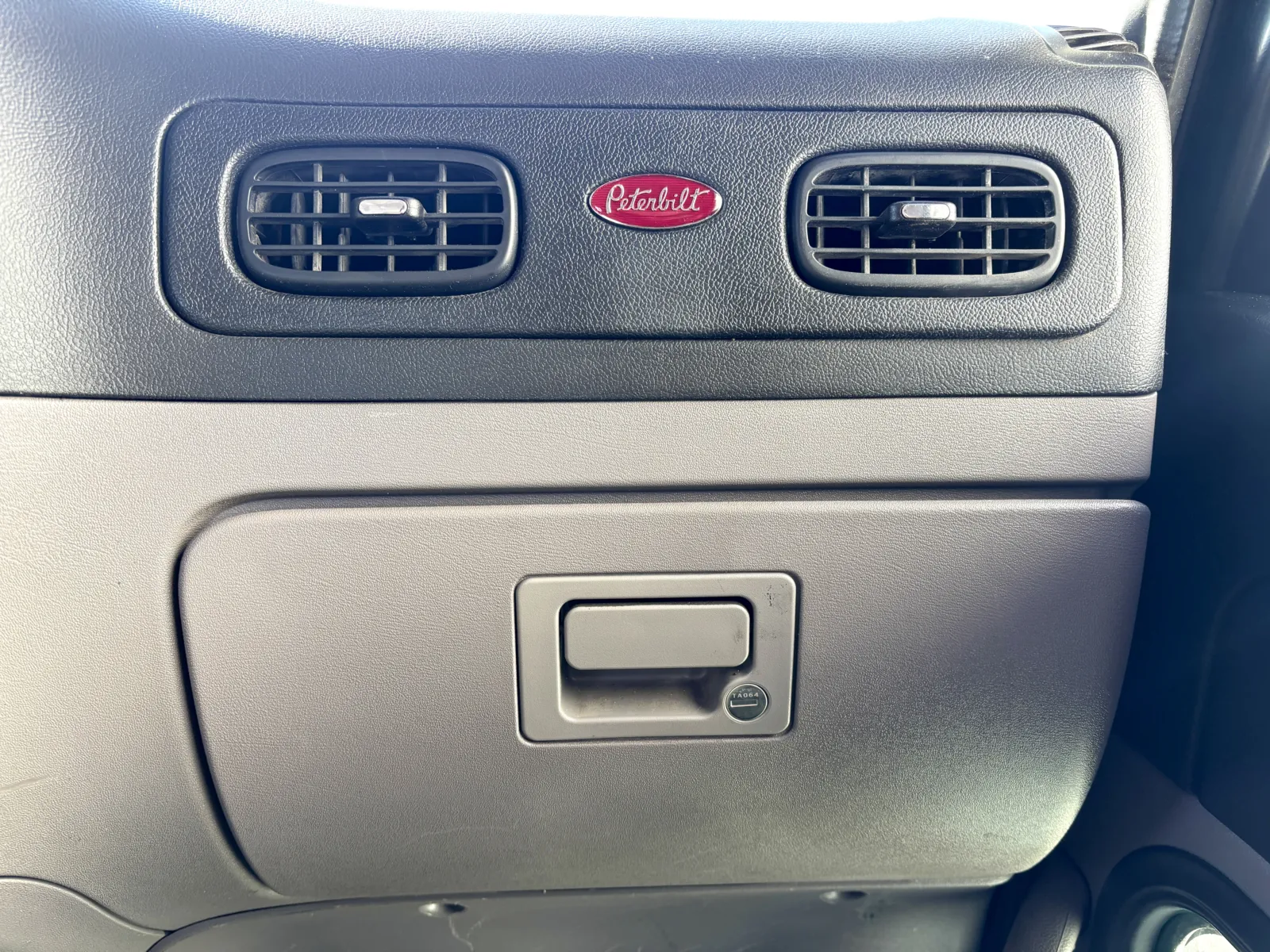 2022 Peterbilt 389 - image 19