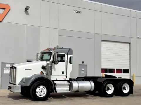 Photos of 2012 KENWORTH T800 for sale in Hutchins, TX at Forge Truck Centers - Texas