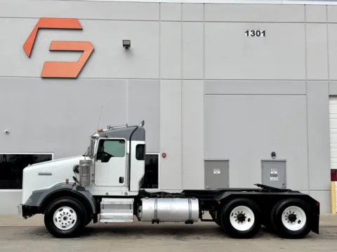 More photos of 2012 KENWORTH T800 at Forge Truck Centers - Texas, TX