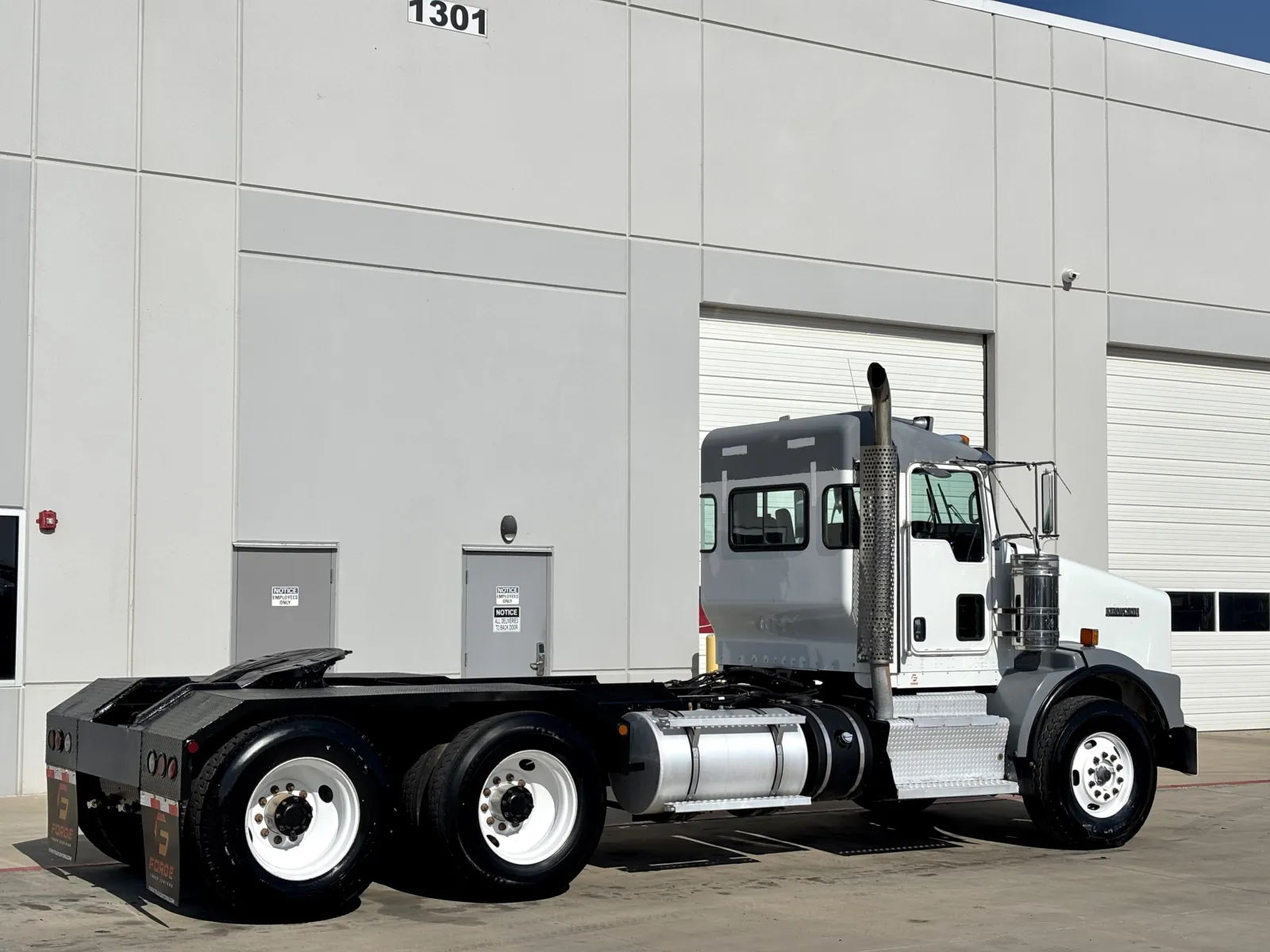 2012 Kenworth T800 - image 5