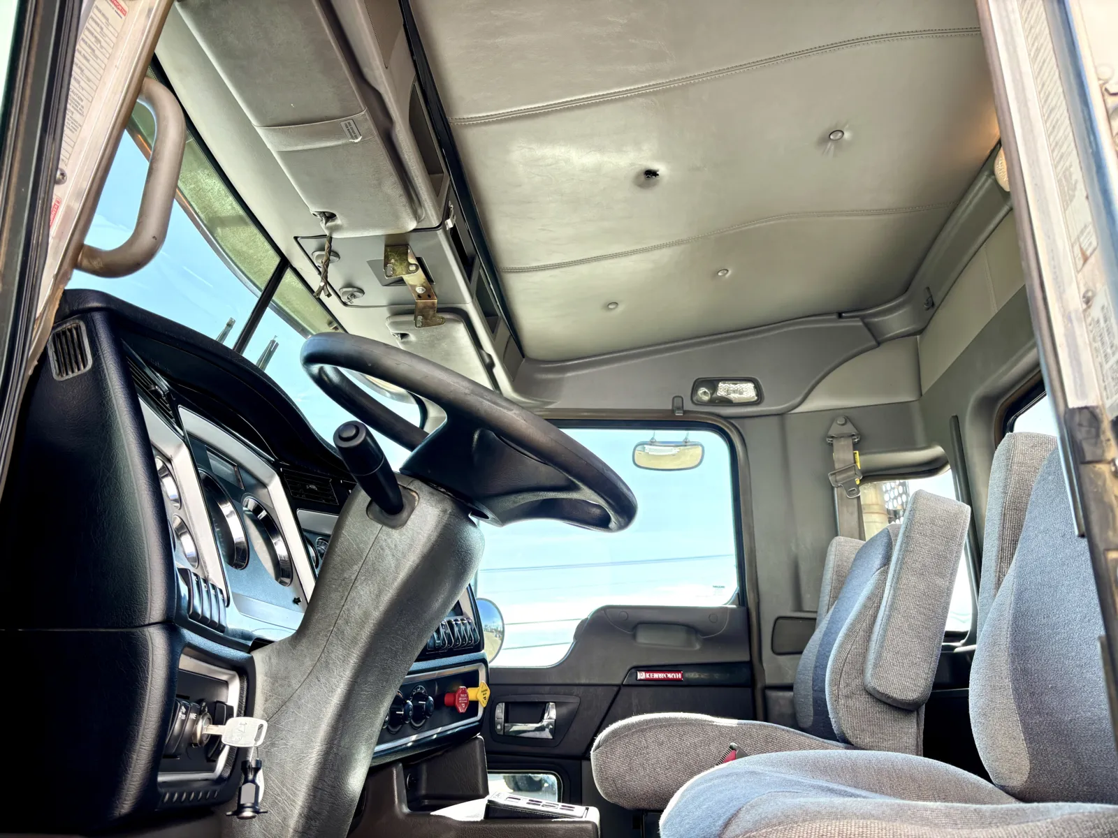 2012 Kenworth T800 - image 13