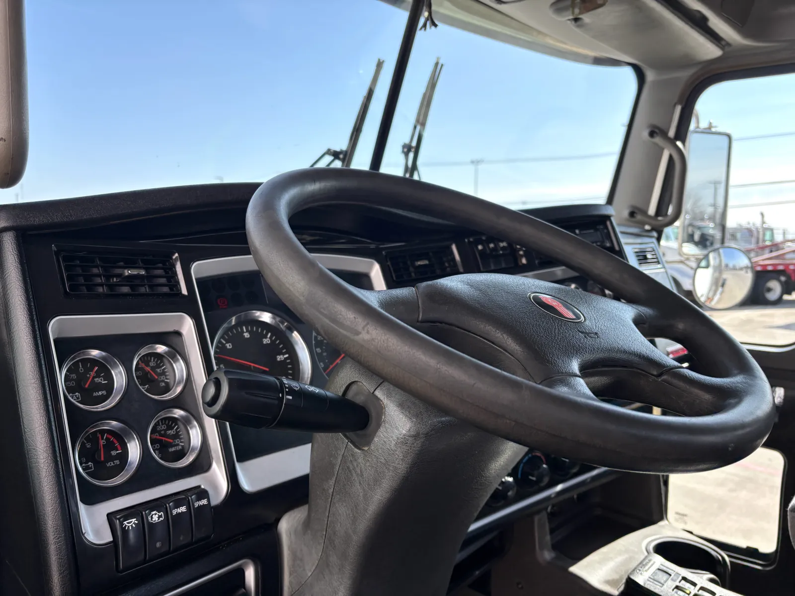 2012 Kenworth T800 - image 14