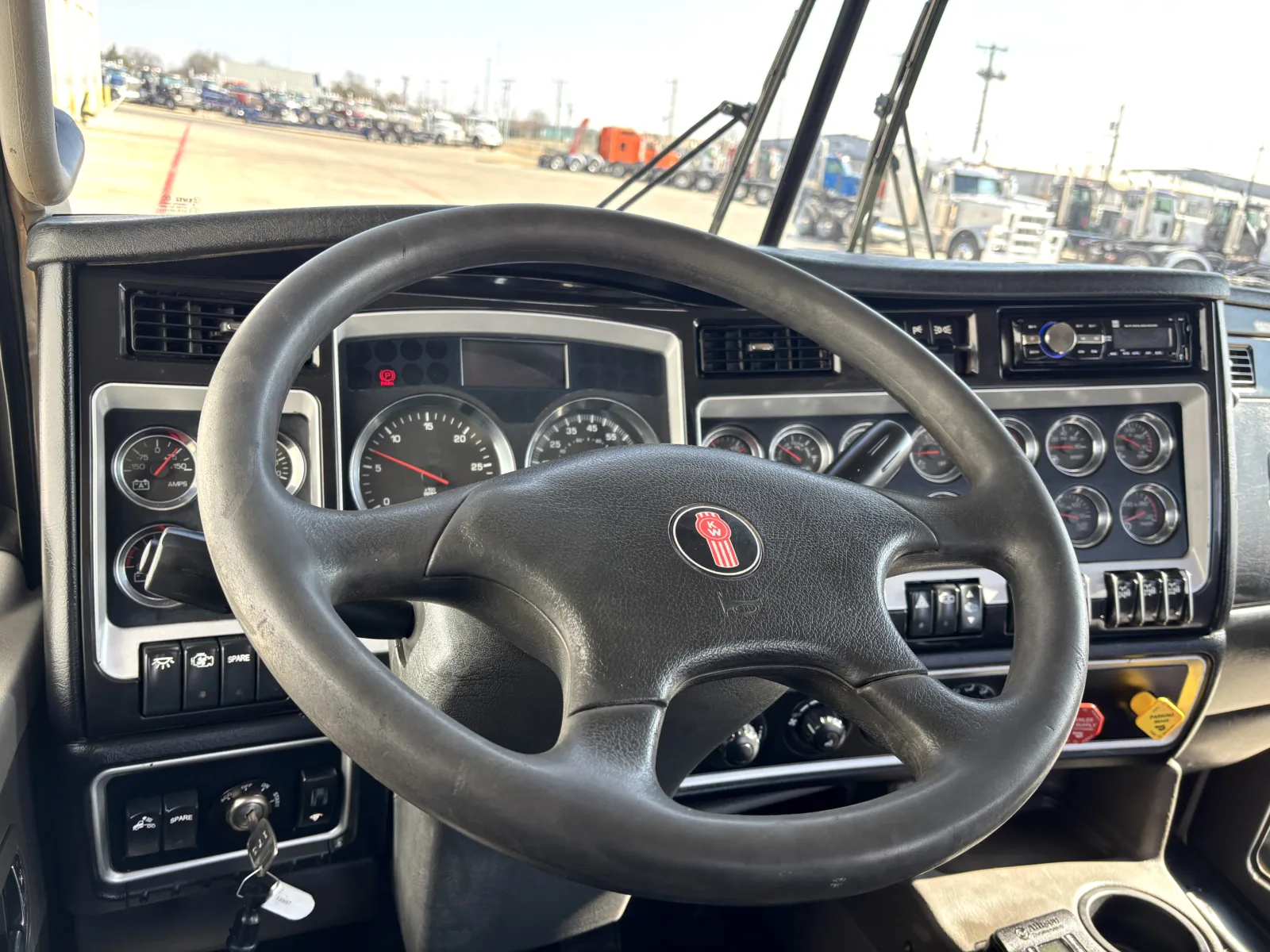 2012 Kenworth T800 - image 15