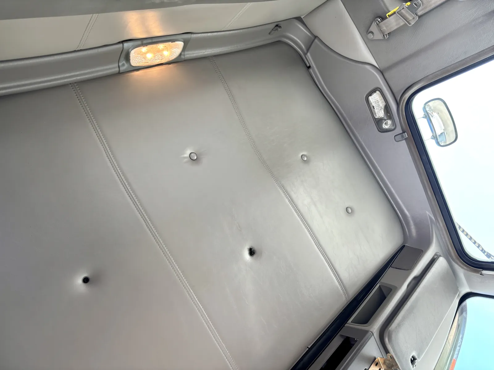 2012 Kenworth T800 - image 19