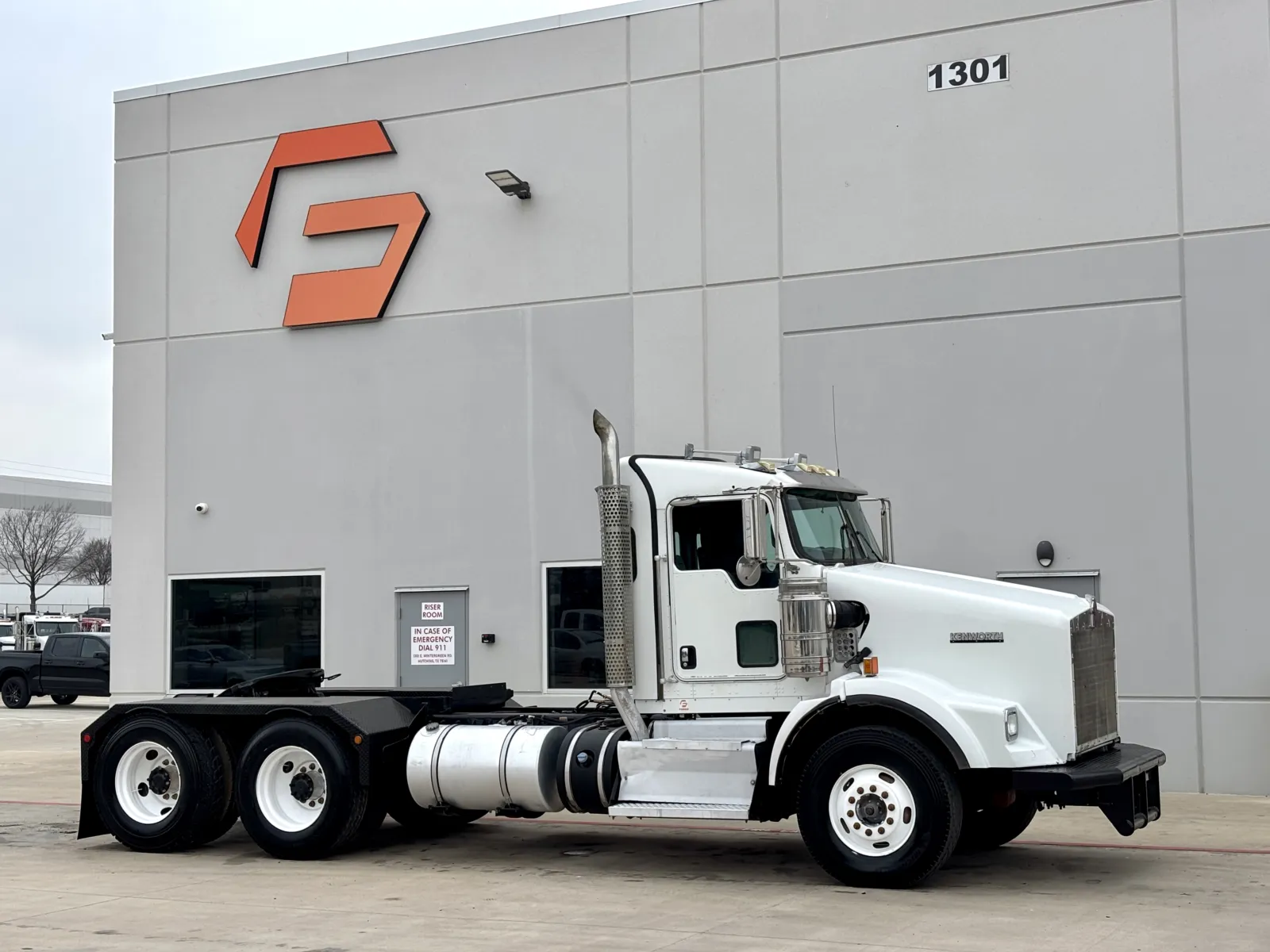 2013 Kenworth T800 - image 1