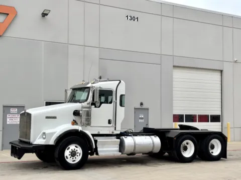 Photos of 2013 KENWORTH T800 for sale in Hutchins, TX at Forge Truck Centers - Texas